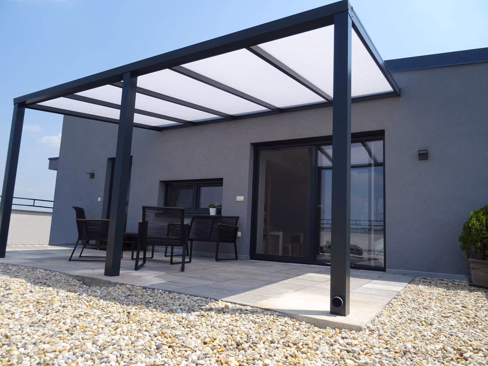 Moderná hliníková pergola na mieru v Trenčíne