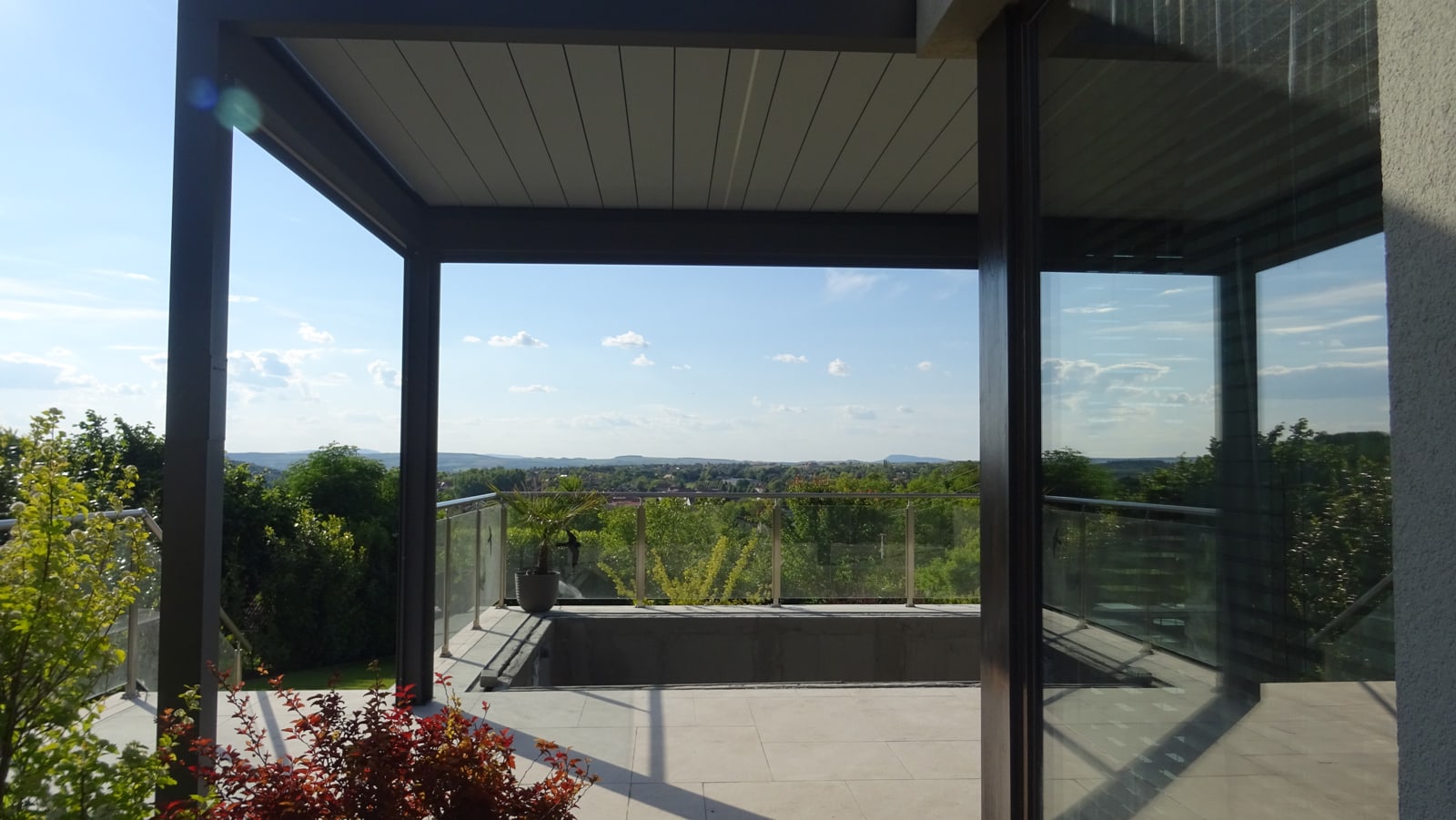 Hliníková bioklimatická pergola na terase