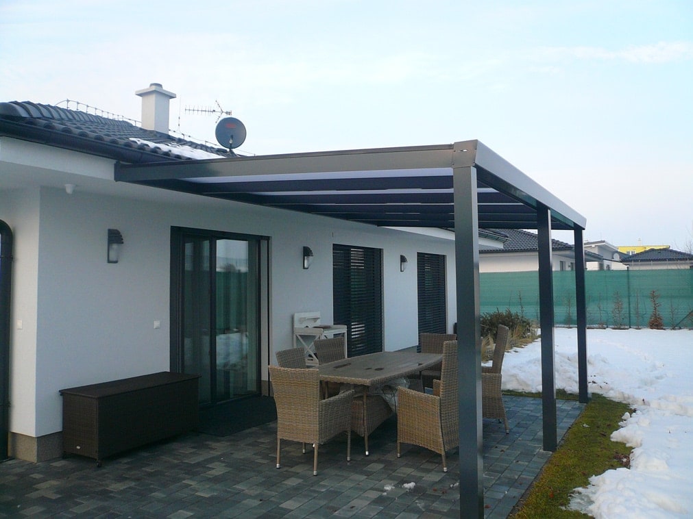 Altánok a pergola pred sezónou