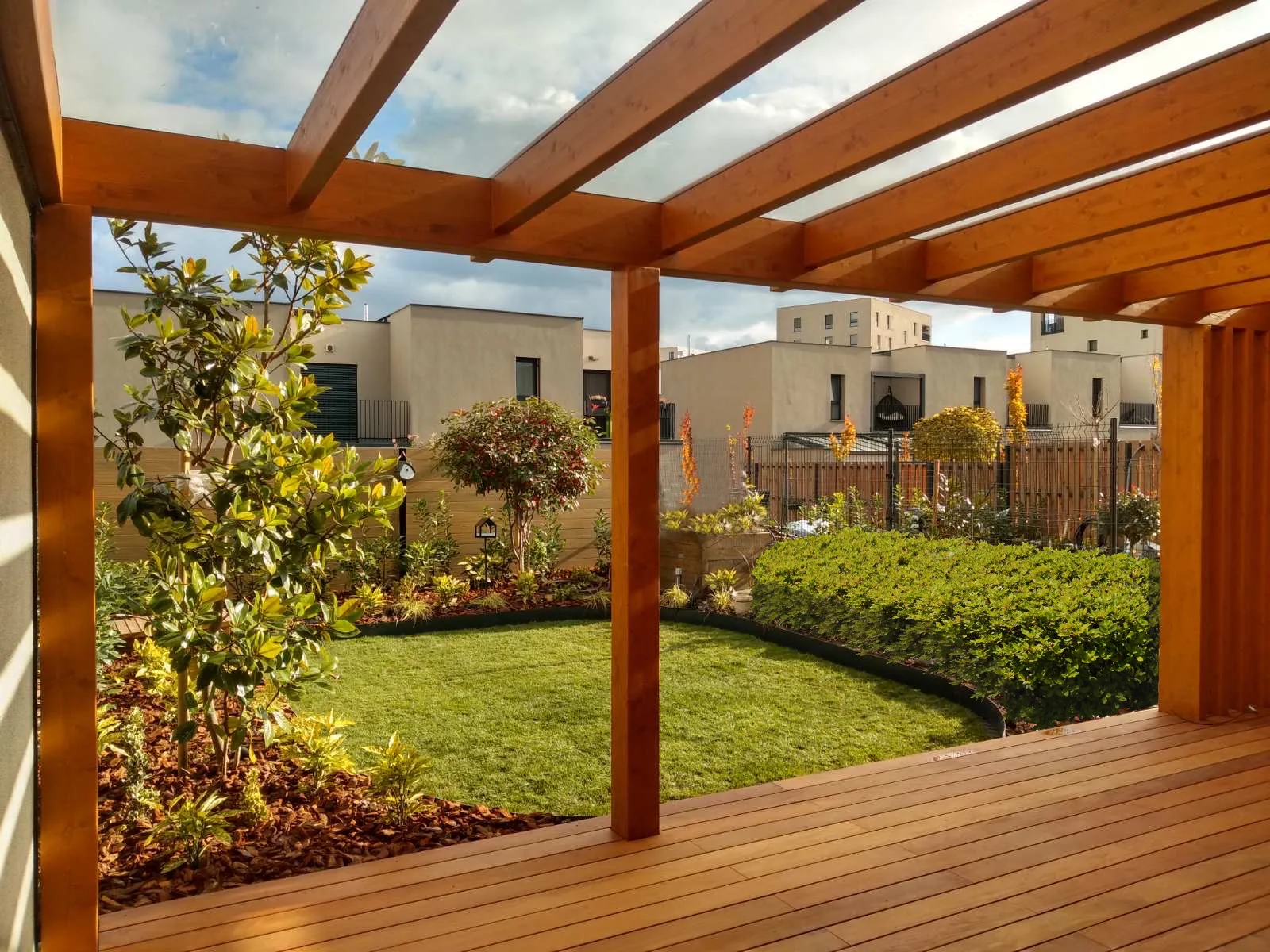 Drevená pergola Fenix, ako oživiť vašu pergolu a záhradu