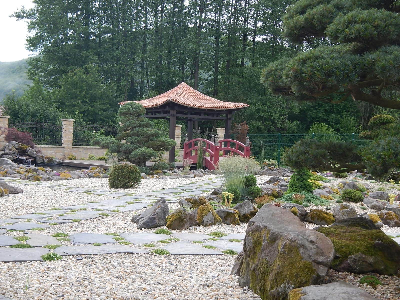 Japonská záhrada s altánkom Hinode