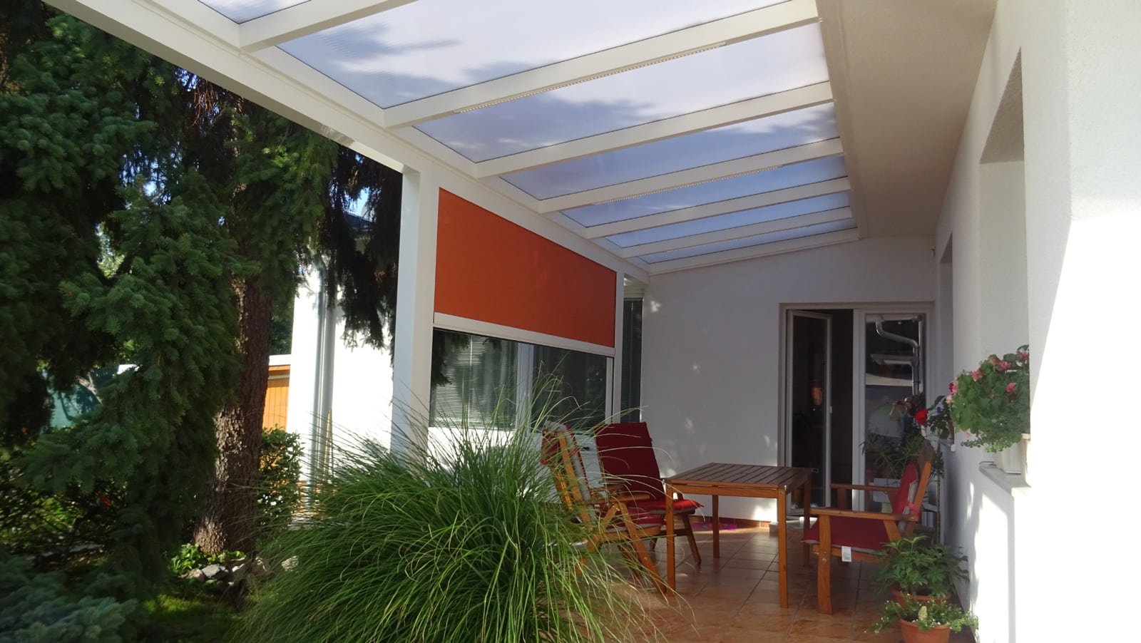 Hliníková pergola s čelným tienením