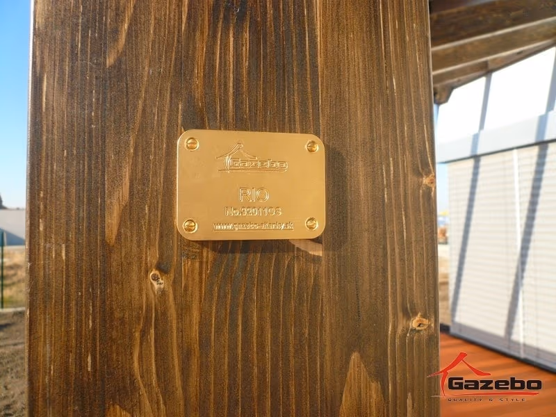 Drevená pergola Rio Grande vyrobená na mieru v záhrade