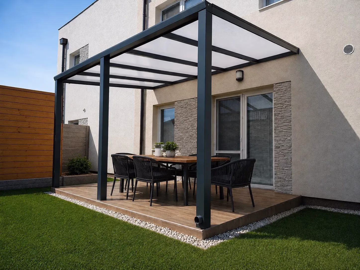 Hliníková pergola na mieru v Trnave — bioklimatické pergoly na mieru