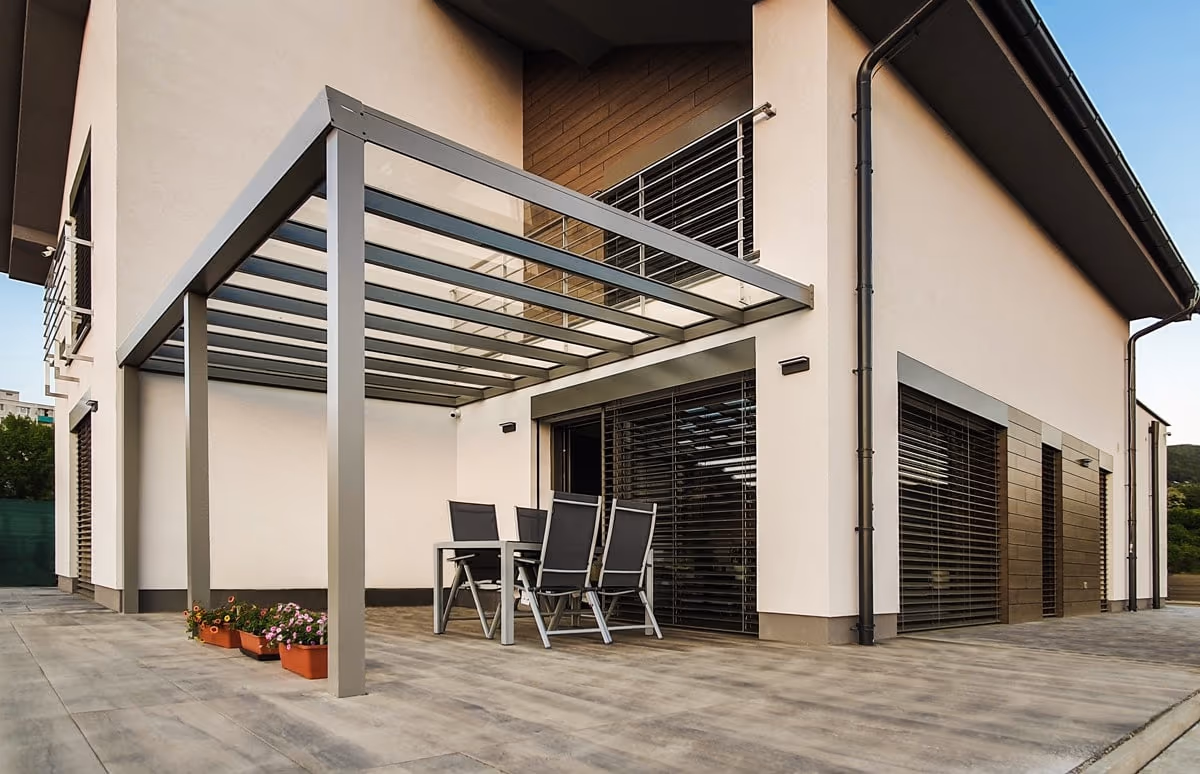 Zariadená hliníková pergola Top Class s pohodlnými sedačkami