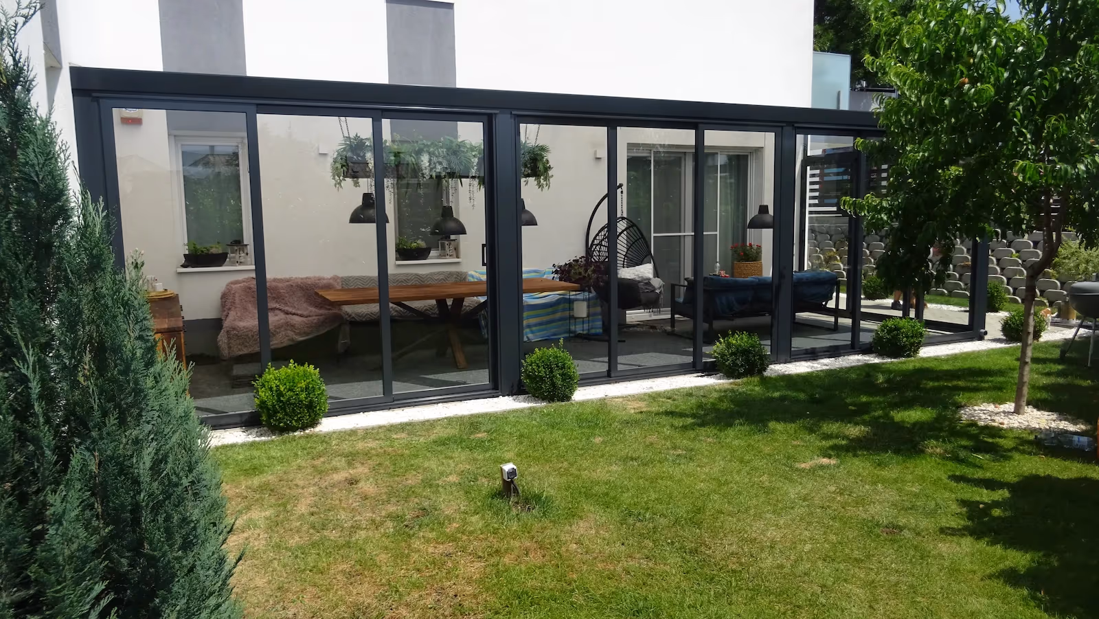 Antracitová zimná záhrada Top Garden 2 so závesným kreslom