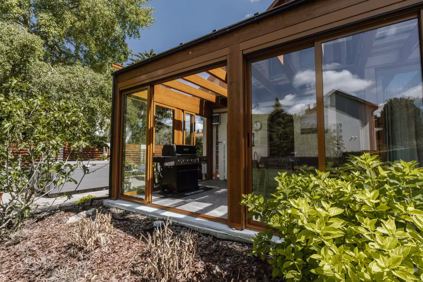 Montáž drevenej zimnej záhrady Wood Garden Miláno na kľúč