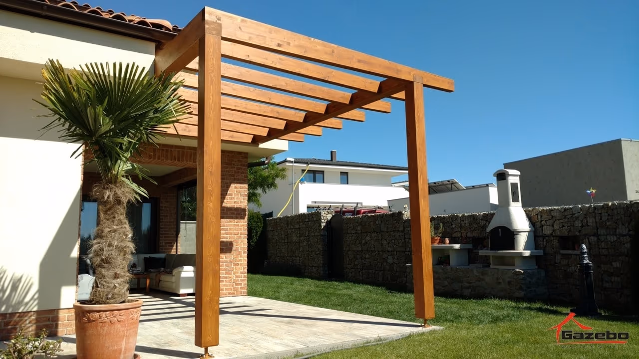 Drevená pergola Fénix z lepeného dreva nad terasou