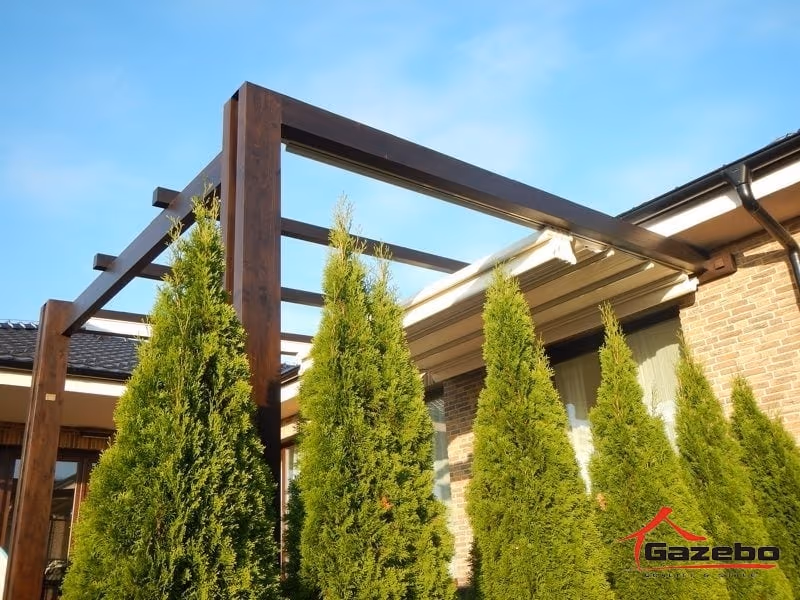 Drevená pergola Rio Grande s prirodzeným vzhľadom v záhrade
